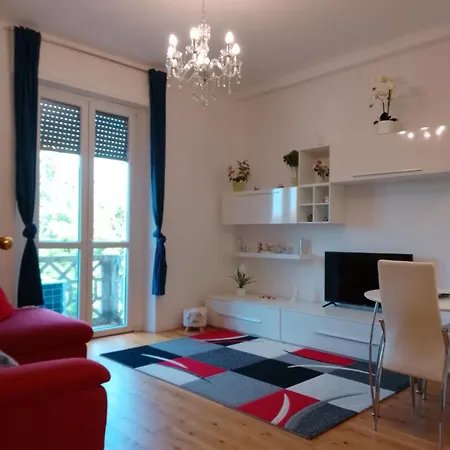 アパート Loft Moderno Zona 8 ミラノ